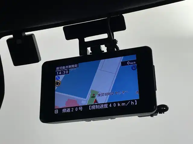 ダイハツ タント カスタム RS スタイルセレクション 鹿児島県 2022(令4)年 1.8万km シャイニングホワイトパール スマートアシストIII/ディーラーオプションナビ/（Bluetooth/CD/DVD/AM/FM/フルセグTV）/アイドリングストップ/ターボ/スペアキー/純正フリップダウンモニター/ビルトインETC/バックカメラ/全方位カメラ/ベンチシート/前後ドライブレコーダー/純正フロアマット/前席シートヒーター/ハーフレザーシート/両側パワースライドドア/純正15インチAW/前後コーナーセンサー/レーンキープアシスト/レーダークルーズコントロール/革巻ステアリング/電動パーキングブレーキ/オートホールド