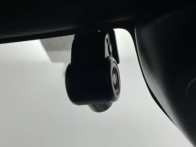 ダイハツ タント カスタム RS スタイルセレクション 鹿児島県 2022(令4)年 1.8万km シャイニングホワイトパール スマートアシストIII/ディーラーオプションナビ/（Bluetooth/CD/DVD/AM/FM/フルセグTV）/アイドリングストップ/ターボ/スペアキー/純正フリップダウンモニター/ビルトインETC/バックカメラ/全方位カメラ/ベンチシート/前後ドライブレコーダー/純正フロアマット/前席シートヒーター/ハーフレザーシート/両側パワースライドドア/純正15インチAW/前後コーナーセンサー/レーンキープアシスト/レーダークルーズコントロール/革巻ステアリング/電動パーキングブレーキ/オートホールド