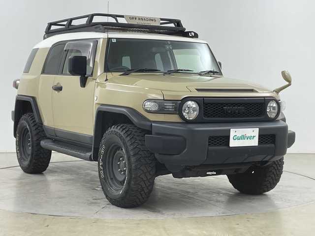 トヨタ ＦＪクルーザー 道央・札幌 2014(平26)年 9.6万km ベージュ/ホワイト ・4WD/・社外ナビ（AVIC-MRZ077）/・BT/CD/DVD/SD/フルセグTV/・バックカメラ/・クルーズコントロール/・社外LEDヘッドライト/フロントフォグランプ/・リモコンキー×2/・ETC/社外ドライブレコーダー前方/・ABS/・横滑り防止装置/・センターデフロック/・ルーフキャリア/・積込スタッドレス純正ホイール付