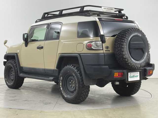 トヨタ ＦＪクルーザー 道央・札幌 2014(平26)年 9.6万km ベージュ/ホワイト ・4WD/・社外ナビ（AVIC-MRZ077）/・BT/CD/DVD/SD/フルセグTV/・バックカメラ/・クルーズコントロール/・社外LEDヘッドライト/フロントフォグランプ/・リモコンキー×2/・ETC/社外ドライブレコーダー前方/・ABS/・横滑り防止装置/・センターデフロック/・ルーフキャリア/・積込スタッドレス純正ホイール付