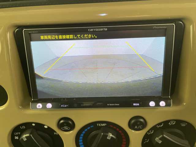 トヨタ ＦＪクルーザー 道央・札幌 2014(平26)年 9.6万km ベージュ/ホワイト ・4WD/・社外ナビ（AVIC-MRZ077）/・BT/CD/DVD/SD/フルセグTV/・バックカメラ/・クルーズコントロール/・社外LEDヘッドライト/フロントフォグランプ/・リモコンキー×2/・ETC/社外ドライブレコーダー前方/・ABS/・横滑り防止装置/・センターデフロック/・ルーフキャリア/・積込スタッドレス純正ホイール付