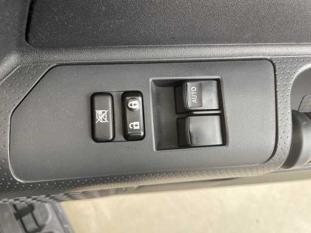 トヨタ ＦＪクルーザー 道央・札幌 2014(平26)年 9.6万km ベージュ/ホワイト ・4WD/・社外ナビ（AVIC-MRZ077）/・BT/CD/DVD/SD/フルセグTV/・バックカメラ/・クルーズコントロール/・社外LEDヘッドライト/フロントフォグランプ/・リモコンキー×2/・ETC/社外ドライブレコーダー前方/・ABS/・横滑り防止装置/・センターデフロック/・ルーフキャリア/・積込スタッドレス純正ホイール付