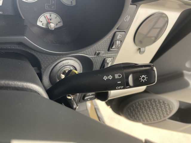 トヨタ ＦＪクルーザー 道央・札幌 2014(平26)年 9.6万km ベージュ/ホワイト ・4WD/・社外ナビ（AVIC-MRZ077）/・BT/CD/DVD/SD/フルセグTV/・バックカメラ/・クルーズコントロール/・社外LEDヘッドライト/フロントフォグランプ/・リモコンキー×2/・ETC/社外ドライブレコーダー前方/・ABS/・横滑り防止装置/・センターデフロック/・ルーフキャリア/・積込スタッドレス純正ホイール付