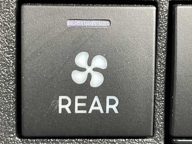 ダイハツ アトレー バン RS 道北・旭川 2022(令4)年 0.9万km オフビートカーキM /4WD//禁煙車//純正メモリーナビ/BT・CD・DVD・SD・USB・フルセグ//両側パワースライドドア//ウェルカムオープン//バックカメラ//ルーフコンソールBOX//衝突軽減ブレーキ//レーンキープアシスト//誤発進抑制装置//コーナーセンサー//アイドリングストップ//AAC//ビルトインETC//ドライブレコーダー//オートライト//オートハイビーム//LEDライト//フォグランプ//純正フロアマット//ドアバイザー//保証書//取説