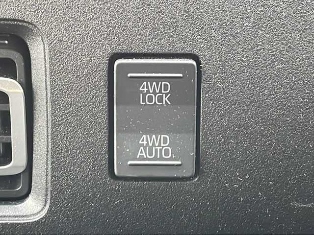 ダイハツ アトレー バン RS 道北・旭川 2022(令4)年 0.9万km オフビートカーキM /4WD//禁煙車//純正メモリーナビ/BT・CD・DVD・SD・USB・フルセグ//両側パワースライドドア//ウェルカムオープン//バックカメラ//ルーフコンソールBOX//衝突軽減ブレーキ//レーンキープアシスト//誤発進抑制装置//コーナーセンサー//アイドリングストップ//AAC//ビルトインETC//ドライブレコーダー//オートライト//オートハイビーム//LEDライト//フォグランプ//純正フロアマット//ドアバイザー//保証書//取説