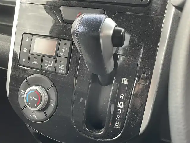 ダイハツ タント カスタム RS トップED SA 滋賀県 2015(平27)年 7.9万km ナイトシャドーパープルクリスタルM 純正ナビ/【Bluetooth/CD/DVD/フルセグTV】/バックカメラ/ETC/ハーフレザーシート/LEDライト/両側パワースライドドア/衝突被害軽減システム/ステアリングスイッチ/スマートキー/オートエアコン