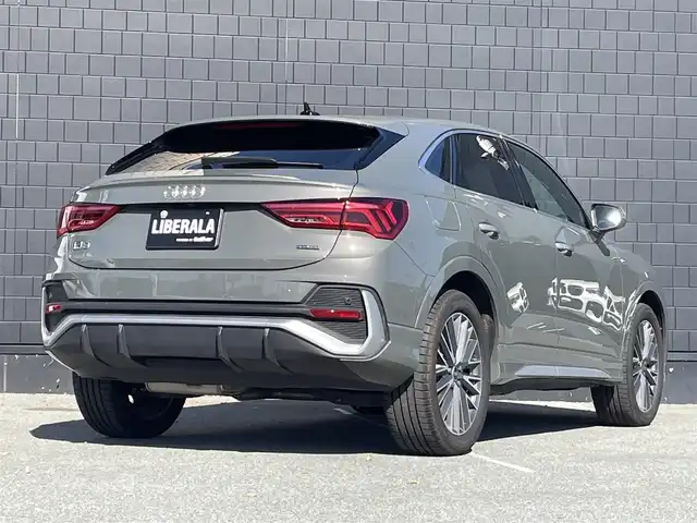 アウディ Ｑ３ SB 35TDIクワトロ Sライン 三重県 2021(令3)年 3.5万km グレー ベーシックＰＫＧ/アシスタンスＰＫＧ/ＡＣＣ/３６０°カメラ/前後ドラレコ/ブラインドスポット/ハーフレザー/シートヒーター/バーチャルコックピット/純正ナビ/ｃａｒｐｌａｙ/純正１９インチＡＷ