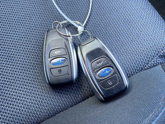 スバル レヴォーグ 1．6GT－S アイサイト 新潟県 2015(平27)年 12.9万km クリスタルブラックシリカ 純正メモリナビ/(Bluetooth/AM/FM/CD/DVD)/フルセグTV/レーダークルーズコントロール/衝突軽減システム/バックカメラ/4WD/パドルシフト/パワーシート(前席)/STIフロントスポイラー/純正AW付サマータイヤ/純正フロアマット/プッシュスタート/ETC