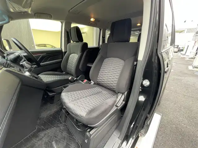 三菱 デリカＤ：５ G パワーパッケージ 滋賀県 2024(令6)年 0.3万km ブラックダイヤモンド 純正10.1インチナビ/（Bluetooth/フルセグTV/CD/DVD）/全方位カメラ/両側パワースライドドア/追従クルーズコントロール/LEDヘッドライト/オートハイビーム/レーンキープアシスト/センターデフロック/衝突軽減ブレーキ/D席パワーシート/D席・N席シートヒーター/電動パーキングブレーキ/オートブレーキホールド/電動リアゲート/盗難防止装置/ステアリングヒーター/プッシュスタート/スマートキー