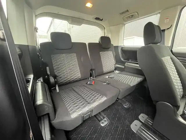 三菱 デリカＤ：５ G パワーパッケージ 滋賀県 2024(令6)年 0.3万km ブラックダイヤモンド 純正10.1インチナビ/（Bluetooth/フルセグTV/CD/DVD）/全方位カメラ/両側パワースライドドア/追従クルーズコントロール/LEDヘッドライト/オートハイビーム/レーンキープアシスト/センターデフロック/衝突軽減ブレーキ/D席パワーシート/D席・N席シートヒーター/電動パーキングブレーキ/オートブレーキホールド/電動リアゲート/盗難防止装置/ステアリングヒーター/プッシュスタート/スマートキー