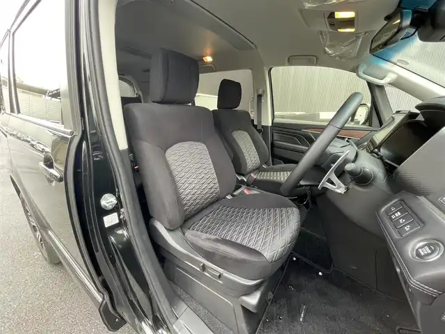 三菱 デリカＤ：５ G パワーパッケージ 滋賀県 2024(令6)年 0.3万km ブラックダイヤモンド 純正10.1インチナビ/（Bluetooth/フルセグTV/CD/DVD）/全方位カメラ/両側パワースライドドア/追従クルーズコントロール/LEDヘッドライト/オートハイビーム/レーンキープアシスト/センターデフロック/衝突軽減ブレーキ/D席パワーシート/D席・N席シートヒーター/電動パーキングブレーキ/オートブレーキホールド/電動リアゲート/盗難防止装置/ステアリングヒーター/プッシュスタート/スマートキー