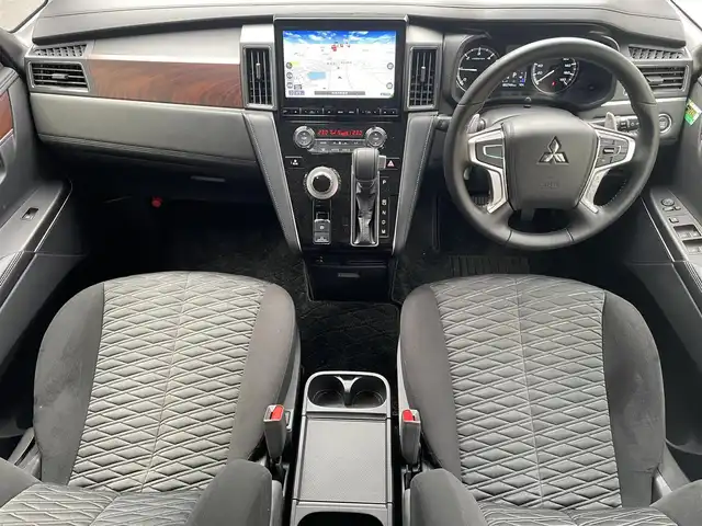 三菱 デリカＤ：５ G パワーパッケージ 滋賀県 2024(令6)年 0.3万km ブラックダイヤモンド 純正10.1インチナビ/（Bluetooth/フルセグTV/CD/DVD）/全方位カメラ/両側パワースライドドア/追従クルーズコントロール/LEDヘッドライト/オートハイビーム/レーンキープアシスト/センターデフロック/衝突軽減ブレーキ/D席パワーシート/D席・N席シートヒーター/電動パーキングブレーキ/オートブレーキホールド/電動リアゲート/盗難防止装置/ステアリングヒーター/プッシュスタート/スマートキー