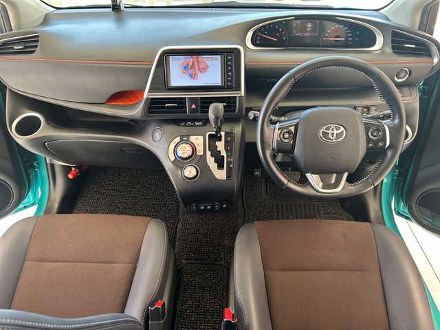 トヨタ シエンタ G クエロ 埼玉県 2018(平30)年 2.7万km ラディアントグリーンM トヨタセーフティーセンス /純正メモリナビ/　　CD/DVD/BT/フルセグ /パノラミックビューモニター /両側パワースライドドア /LEDオートライト /ハーフレザーシート /シートヒーター /純正15インチアルミホイール /ステアリングヒーター /ステアリングスイッチ/ETC /禁煙車