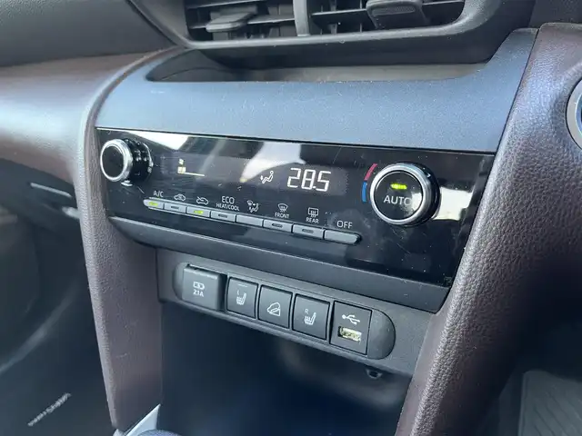 トヨタ ヤリスクロス ハイブリッド Z 鳥取県 2020(令2)年 3.7万km ブラックマイカ ４WD/純正ディスプレイオーディオ/BT/USB/バックカメラ/ETC/運転席パワーシート/前席シートヒーター/レーダークルーズコントロール/レーンキープアシスト/LEDヘットライト/フォグライト/純正18インチアルミホイール/プッシュエンジンスタート/フロアマット/ドアバイザー/保証書・取扱説明書/スペアキー