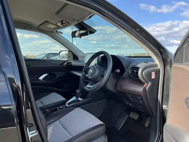 トヨタ ヤリスクロス ハイブリッド Z 鳥取県 2020(令2)年 3.7万km ブラックマイカ ４WD/純正ディスプレイオーディオ/BT/USB/バックカメラ/ETC/運転席パワーシート/前席シートヒーター/レーダークルーズコントロール/レーンキープアシスト/LEDヘットライト/フォグライト/純正18インチアルミホイール/プッシュエンジンスタート/フロアマット/ドアバイザー/保証書・取扱説明書/スペアキー