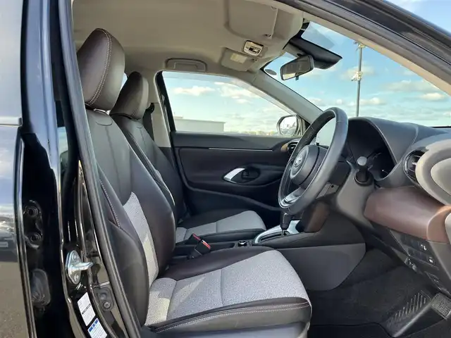 トヨタ ヤリスクロス ハイブリッド Z 鳥取県 2020(令2)年 3.7万km ブラックマイカ ４WD/純正ディスプレイオーディオ/BT/USB/バックカメラ/ETC/運転席パワーシート/前席シートヒーター/レーダークルーズコントロール/レーンキープアシスト/LEDヘットライト/フォグライト/純正18インチアルミホイール/プッシュエンジンスタート/フロアマット/ドアバイザー/保証書・取扱説明書/スペアキー