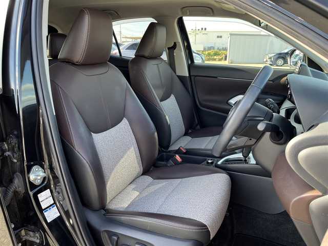 トヨタ ヤリスクロス ハイブリッド Z 鳥取県 2020(令2)年 3.7万km ブラックマイカ ４WD/純正ディスプレイオーディオ/BT/USB/バックカメラ/ETC/運転席パワーシート/前席シートヒーター/レーダークルーズコントロール/レーンキープアシスト/LEDヘットライト/フォグライト/純正18インチアルミホイール/プッシュエンジンスタート/フロアマット/ドアバイザー/保証書・取扱説明書/スペアキー