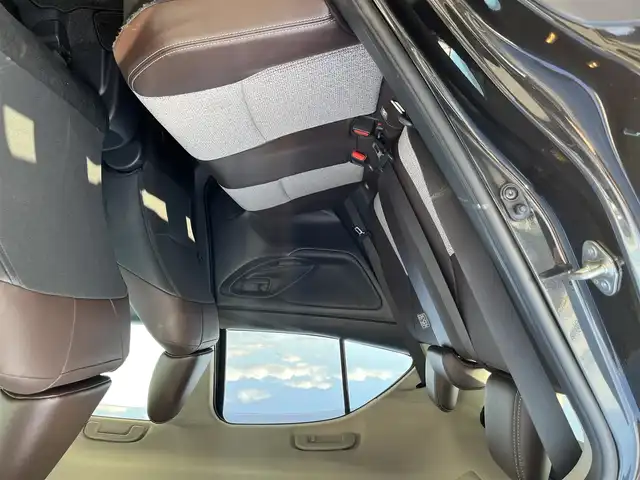 トヨタ ヤリスクロス ハイブリッド Z 鳥取県 2020(令2)年 3.7万km ブラックマイカ ４WD/純正ディスプレイオーディオ/BT/USB/バックカメラ/ETC/運転席パワーシート/前席シートヒーター/レーダークルーズコントロール/レーンキープアシスト/LEDヘットライト/フォグライト/純正18インチアルミホイール/プッシュエンジンスタート/フロアマット/ドアバイザー/保証書・取扱説明書/スペアキー