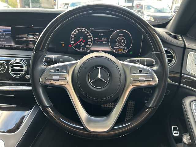 メルセデス・ベンツ Ｓ４００ AMGライン 大阪府 2017(平29)年 4.4万km ダイヤモンドホワイト ダイワモンドホワイト（799）/パノラミックスライディングルーフ/レザーエクスクルーシブパッケージ/・Burmesterサウンドシステム/・ナッパレザーシート/・リラクゼーション機能/・シートヒータープラス/・マルチコントロールシートバック/・ドライビングダイナミックシート/・赤外線反射・ノイズ軽減ガラス/AMGライン/・AMGスタイリングパッケージ/・19インチAMG5スポークアルミニウム/・メルセデスロゴ付きブレーキキャリパー/・ドリルベンチレーテッドディスク/・ステンレスアクセル・ブレーキペダル/・ブラックハイグロスポプラウッドインテリアトリム/・ヘッドアップディスプレイ/・本革巻ウッドステアリング/12インチワイドディスプレイ/・フルセグ/BT/AM/FM/360°カメラ/メモリシート/パワーシート/シートヒーター/エアシート/レーダーセーフティーパッケージ/エアーバランスパッケージ/LEDヘッドライト/アンビエントライト64色/取扱説明書/保証書/スペアキー