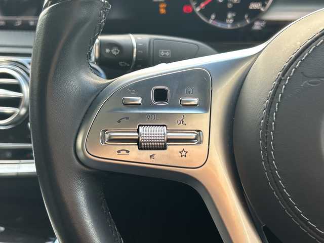 メルセデス・ベンツ Ｓ４００ AMGライン 大阪府 2017(平29)年 4.4万km ダイヤモンドホワイト ダイワモンドホワイト（799）/パノラミックスライディングルーフ/レザーエクスクルーシブパッケージ/・Burmesterサウンドシステム/・ナッパレザーシート/・リラクゼーション機能/・シートヒータープラス/・マルチコントロールシートバック/・ドライビングダイナミックシート/・赤外線反射・ノイズ軽減ガラス/AMGライン/・AMGスタイリングパッケージ/・19インチAMG5スポークアルミニウム/・メルセデスロゴ付きブレーキキャリパー/・ドリルベンチレーテッドディスク/・ステンレスアクセル・ブレーキペダル/・ブラックハイグロスポプラウッドインテリアトリム/・ヘッドアップディスプレイ/・本革巻ウッドステアリング/12インチワイドディスプレイ/・フルセグ/BT/AM/FM/360°カメラ/メモリシート/パワーシート/シートヒーター/エアシート/レーダーセーフティーパッケージ/エアーバランスパッケージ/LEDヘッドライト/アンビエントライト64色/取扱説明書/保証書/スペアキー