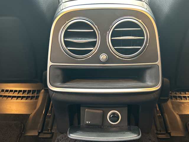 メルセデス・ベンツ Ｓ４００ AMGライン 大阪府 2017(平29)年 4.4万km ダイヤモンドホワイト ダイワモンドホワイト（799）/パノラミックスライディングルーフ/レザーエクスクルーシブパッケージ/・Burmesterサウンドシステム/・ナッパレザーシート/・リラクゼーション機能/・シートヒータープラス/・マルチコントロールシートバック/・ドライビングダイナミックシート/・赤外線反射・ノイズ軽減ガラス/AMGライン/・AMGスタイリングパッケージ/・19インチAMG5スポークアルミニウム/・メルセデスロゴ付きブレーキキャリパー/・ドリルベンチレーテッドディスク/・ステンレスアクセル・ブレーキペダル/・ブラックハイグロスポプラウッドインテリアトリム/・ヘッドアップディスプレイ/・本革巻ウッドステアリング/12インチワイドディスプレイ/・フルセグ/BT/AM/FM/360°カメラ/メモリシート/パワーシート/シートヒーター/エアシート/レーダーセーフティーパッケージ/エアーバランスパッケージ/LEDヘッドライト/アンビエントライト64色/取扱説明書/保証書/スペアキー