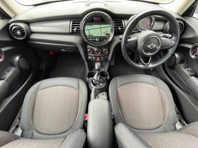 ＭＩＮＩ ミニ クーパー D 埼玉県 2017(平29)年 4.8万km ミッドナイト・ブラック・メタリック 純正HDDナビ/(Bluetooth/USB)/コンフォートアクセス/純正１５インチアルミホイール/クリアランスソナー/ＬＥＤヘッドライト/ミラー一体型ＥＴＣ/フロントフォグランプ