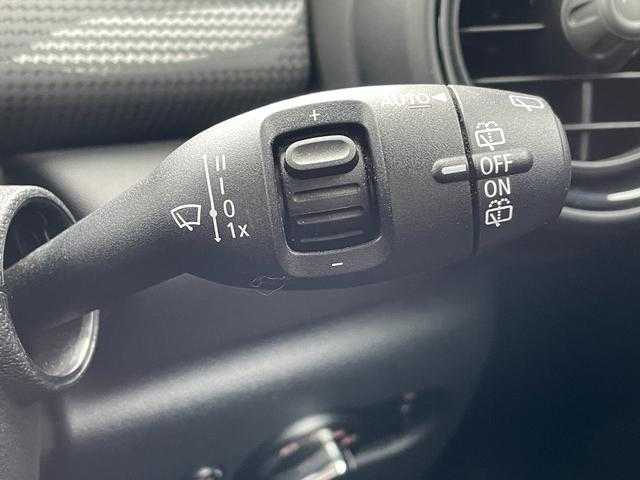 ＭＩＮＩ ミニ クーパー D 埼玉県 2017(平29)年 4.8万km ミッドナイト・ブラック・メタリック 純正HDDナビ/(Bluetooth/USB)/コンフォートアクセス/純正１５インチアルミホイール/クリアランスソナー/ＬＥＤヘッドライト/ミラー一体型ＥＴＣ/フロントフォグランプ