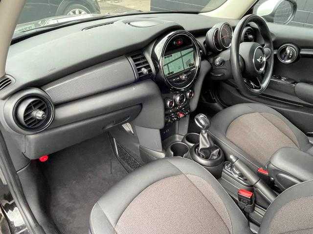 ＭＩＮＩ ミニ クーパー D 埼玉県 2017(平29)年 4.8万km ミッドナイト・ブラック・メタリック 純正HDDナビ/(Bluetooth/USB)/コンフォートアクセス/純正１５インチアルミホイール/クリアランスソナー/ＬＥＤヘッドライト/ミラー一体型ＥＴＣ/フロントフォグランプ