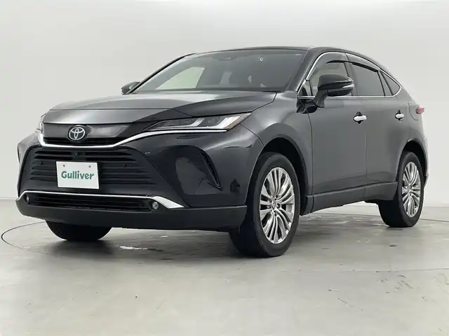 トヨタ ハリアー ハイブリッド Z レザーパッケージ 群馬県 2021(令3)年 4.4万km プレシャスブラックパール 調光パノラマルーフ(電動シェード/挟み込み防止機能付)/パノラミックビューモニター(シースルービュー機能付)/＝＝＝＝＝＝＝＝＝＝＝＝/12.3インチディスプレイオーディオ/(AM/FM/Bluetooth/フルセグTV/USB/AUX//AppleCarPlay/AndroidAuto)/ ・JBLサウンドシステム/デジタルインナーミラー/パワーバックドア/前席快適温熱シート/シートベンチレーション/ステアリングヒーター/ビルトインETC2.0/社外前後方ドライブレコーダー/ブラインドスポットモニター/リヤクロストラフィックオートブレーキ/インテリジェントクリアランスソナー/Toyota Safety Sense/ ・プリクラッシュセーフティ/ ・レーントレーシングアシスト/ ・レーダークルーズコントロール/ ・アダプティブハイビームシステム/ ・ロードサインアシスト/カラーヘッドアップディスプレイ/前席パワーシート(ポジションメモリ付き)/電動パーキングブレーキ/オートブレーキホールド/プッシュスタート/スマートキー