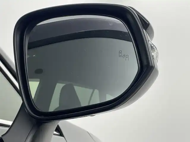 トヨタ ハリアー ハイブリッド Z レザーパッケージ 群馬県 2021(令3)年 4.4万km プレシャスブラックパール 調光パノラマルーフ(電動シェード/挟み込み防止機能付)/パノラミックビューモニター(シースルービュー機能付)/＝＝＝＝＝＝＝＝＝＝＝＝/12.3インチディスプレイオーディオ/(AM/FM/Bluetooth/フルセグTV/USB/AUX//AppleCarPlay/AndroidAuto)/ ・JBLサウンドシステム/デジタルインナーミラー/パワーバックドア/前席快適温熱シート/シートベンチレーション/ステアリングヒーター/ビルトインETC2.0/社外前後方ドライブレコーダー/ブラインドスポットモニター/リヤクロストラフィックオートブレーキ/インテリジェントクリアランスソナー/Toyota Safety Sense/ ・プリクラッシュセーフティ/ ・レーントレーシングアシスト/ ・レーダークルーズコントロール/ ・アダプティブハイビームシステム/ ・ロードサインアシスト/カラーヘッドアップディスプレイ/前席パワーシート(ポジションメモリ付き)/電動パーキングブレーキ/オートブレーキホールド/プッシュスタート/スマートキー