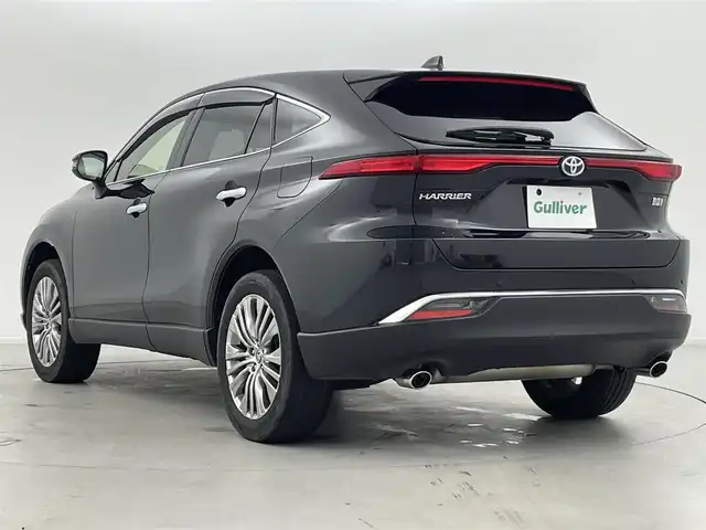 トヨタ ハリアー ハイブリッド Z レザーパッケージ 群馬県 2021(令3)年 4.4万km プレシャスブラックパール 調光パノラマルーフ(電動シェード/挟み込み防止機能付)/パノラミックビューモニター(シースルービュー機能付)/＝＝＝＝＝＝＝＝＝＝＝＝/12.3インチディスプレイオーディオ/(AM/FM/Bluetooth/フルセグTV/USB/AUX//AppleCarPlay/AndroidAuto)/ ・JBLサウンドシステム/デジタルインナーミラー/パワーバックドア/前席快適温熱シート/シートベンチレーション/ステアリングヒーター/ビルトインETC2.0/社外前後方ドライブレコーダー/ブラインドスポットモニター/リヤクロストラフィックオートブレーキ/インテリジェントクリアランスソナー/Toyota Safety Sense/ ・プリクラッシュセーフティ/ ・レーントレーシングアシスト/ ・レーダークルーズコントロール/ ・アダプティブハイビームシステム/ ・ロードサインアシスト/カラーヘッドアップディスプレイ/前席パワーシート(ポジションメモリ付き)/電動パーキングブレーキ/オートブレーキホールド/プッシュスタート/スマートキー