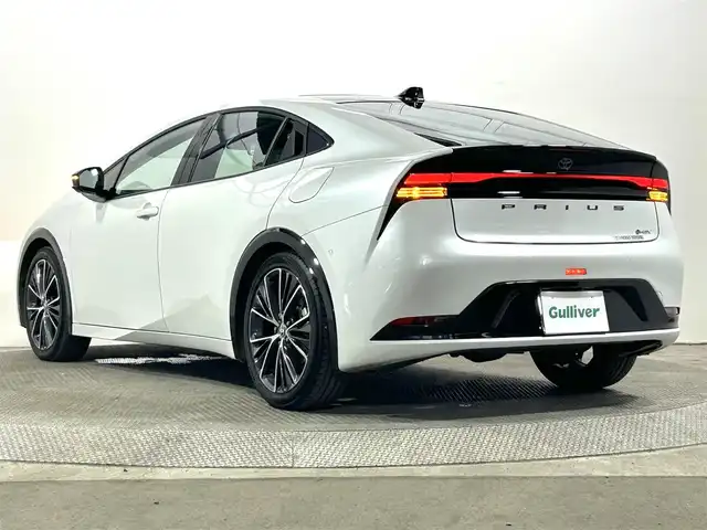 トヨタ プリウス Z 大阪府 2024(令6)年 0.7万km プラチナホワイトパールマイカ サンルーフ　３６０カメラ　純正ナビ（フルセグＴＶ／Ｂｌｕｅｔｏｏｔｈ）　パーキングアシスト　衝突軽減　デジタルインナーミラー　ＥＴＣ　電動リアゲート　パワーシート　シートヒーター　ハンドルヒーター