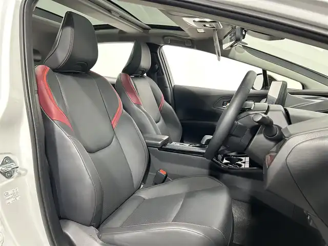 トヨタ プリウス Z 大阪府 2024(令6)年 0.7万km プラチナホワイトパールマイカ サンルーフ　３６０カメラ　純正ナビ（フルセグＴＶ／Ｂｌｕｅｔｏｏｔｈ）　パーキングアシスト　衝突軽減　デジタルインナーミラー　ＥＴＣ　電動リアゲート　パワーシート　シートヒーター　ハンドルヒーター