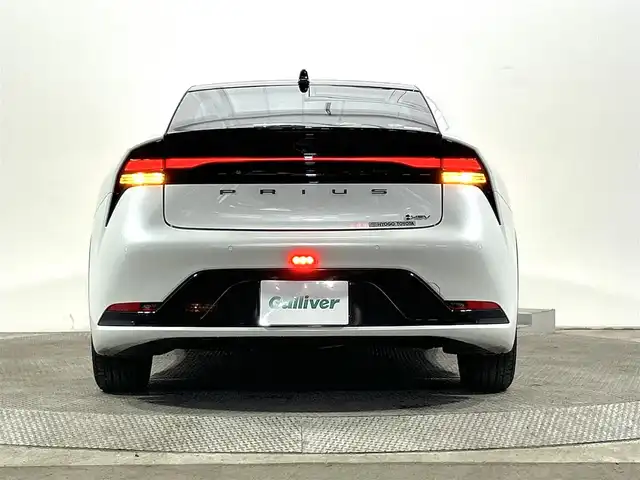 トヨタ プリウス Z 大阪府 2024(令6)年 0.7万km プラチナホワイトパールマイカ サンルーフ　３６０カメラ　純正ナビ（フルセグＴＶ／Ｂｌｕｅｔｏｏｔｈ）　パーキングアシスト　衝突軽減　デジタルインナーミラー　ＥＴＣ　電動リアゲート　パワーシート　シートヒーター　ハンドルヒーター