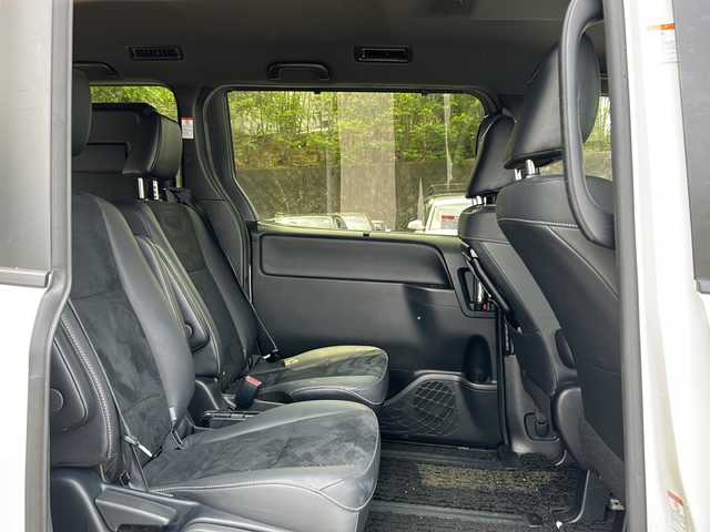 トヨタ ヴォクシー ZS 煌Ⅲ 京都府 2021(令3)年 3万km ホワイトパールクリスタルシャイン ワンオーナー/純正ナビ/・BT Audio/フルセグTV/CD/DVD/AM/FM/両側パワースライドドア/バックカメラ/クリアランスソナー/クルーズコントロール/プリクラッシュセーフティ/車線逸脱防止/横滑り防止/オートライト/オートハイビーム/オートリトラクタブルミラー/ビルトインETC/ドライブレコーダー/アイドリングストップ/ステアリングスイッチ/3列シート/プッシュスタート/純正フロアマット/保証書/取説