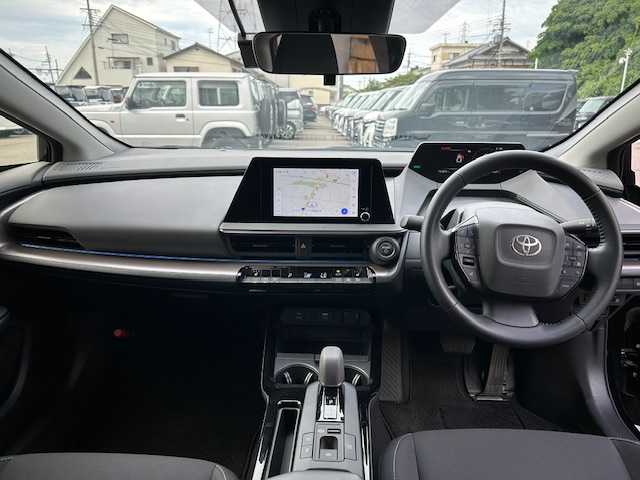 トヨタ プリウス G 大阪府 2023(令5)年 1.2万km アティチュードブラックマイカ ワンオーナー/モデリスタエアロ/純正ディスプレイオーディオ/バックカメラ/衝突被害軽減システム/レーンキープアシスト/コーナーセンサー/オートマチックハイビーム/オートライト/純正アルミホイール/純正フロアマット/シートヒーター/ドライブレコーダー/2.0ETC/プッシュスタートボタン/LEDヘッドライト/スペアキー×1