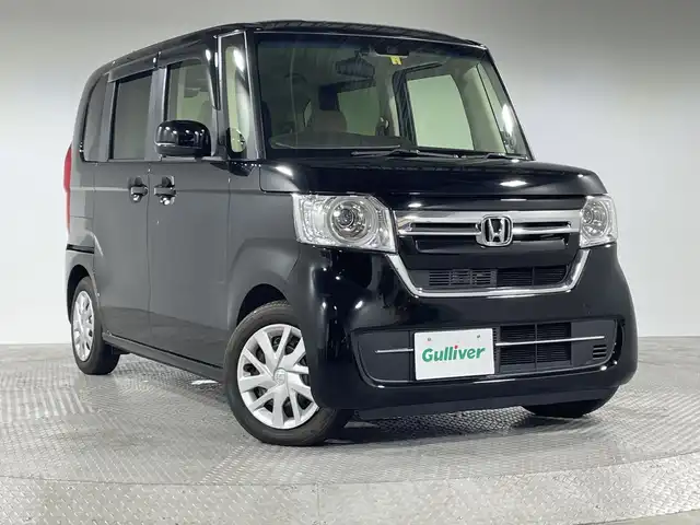 ホンダ Ｎ ＢＯＸ L ターボ 神奈川県 2022(令4)年 1.8万km クリスタルブラックパール 純正7インチナビ　（VXM-224VFi）　/フルセグTV/BT/SD/CD/DVD/USB　/バックカメラ　/ホンダセンシング　/衝突軽減ブレーキ　/路外逸脱抑制機能　/アダプティブクルーズコントロール　/パーキングセンサー　/両側パワースライドドア　/パドルシフト　/革巻きステアリング　/電子制御パーキングブレーキ　/オートホールド　/ウィンカーミラー　/ドアバイザー　/スペアキー