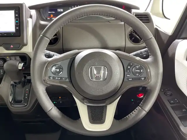 ホンダ Ｎ ＢＯＸ L ターボ 神奈川県 2022(令4)年 1.8万km クリスタルブラックパール 純正7インチナビ　（VXM-224VFi）　/フルセグTV/BT/SD/CD/DVD/USB　/バックカメラ　/ホンダセンシング　/衝突軽減ブレーキ　/路外逸脱抑制機能　/アダプティブクルーズコントロール　/パーキングセンサー　/両側パワースライドドア　/パドルシフト　/革巻きステアリング　/電子制御パーキングブレーキ　/オートホールド　/ウィンカーミラー　/ドアバイザー　/スペアキー