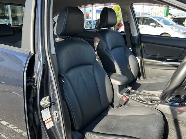 スバル インプレッサ ＸＶ ハイブリッド 2．0i－L アイサイト 石川県 2014(平26)年 11.8万km ディープシーブルーパール 4WD/社外ナビ(AM/FM/CD/DVD/BT/USB)/フルセグTV/バックカメラ/レーダークルーズコントロール/衝突軽減ブレーキ/レーンキープアシスト/ETC/レザーシート/前席シートヒーター/純正AW/社外フロアマット/前席パワーシート/LEDヘッドライト/オートライト/横滑り防止装置/パドルシフト/プッシュスタート/取扱説明書/保証書