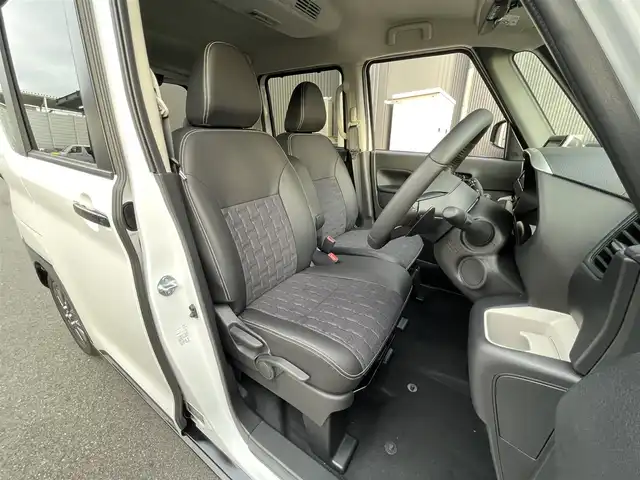 三菱 デリカミニ T プレミアム 滋賀県 2025(令7)年 0.1千km 白Ⅱ 届出済未使用車/純正９型ディスプレイオーディオ/Bluetooth/全方位カメラ/両側電動スライドドア/コーナーセンサー/マイパイロット/デジタルインナーミラー/ステアリングヒーター/シートヒーター/ハーフレザー/LEDヘッドライト/オートライト/オートハイビーム/プッシュスタート/スマートキー
