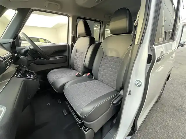 三菱 デリカミニ T プレミアム 滋賀県 2025(令7)年 0.1千km 白Ⅱ 届出済未使用車/純正９型ディスプレイオーディオ/Bluetooth/全方位カメラ/両側電動スライドドア/コーナーセンサー/マイパイロット/デジタルインナーミラー/ステアリングヒーター/シートヒーター/ハーフレザー/LEDヘッドライト/オートライト/オートハイビーム/プッシュスタート/スマートキー
