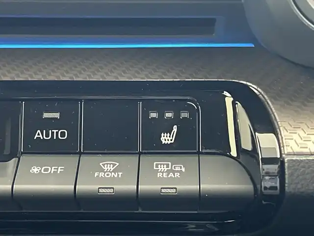 トヨタ プリウス G 三重県 2023(令5)年 1.3万km プラチナホワイトパールマイカ 禁煙車/純正８型ナビ　/バックカメラ　/オプション１９インチＡＷ　/車高調（ノーマルサス積込）　/ＢＳＭ　/社外デジタルミラー型ドラレコ　/１００Ｖ電源　/衝突軽減ブレーキ/レーダークルーズコントロール　/ＥＴＣ２．０　/ＬＥＤライト/オートライト/オートハイビーム機能