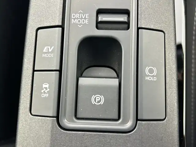 トヨタ プリウス G 三重県 2023(令5)年 1.3万km プラチナホワイトパールマイカ 禁煙車/純正８型ナビ　/バックカメラ　/オプション１９インチＡＷ　/車高調（ノーマルサス積込）　/ＢＳＭ　/社外デジタルミラー型ドラレコ　/１００Ｖ電源　/衝突軽減ブレーキ/レーダークルーズコントロール　/ＥＴＣ２．０　/ＬＥＤライト/オートライト/オートハイビーム機能