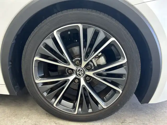 トヨタ プリウス G 三重県 2023(令5)年 1.3万km プラチナホワイトパールマイカ 禁煙車/純正８型ナビ　/バックカメラ　/オプション１９インチＡＷ　/車高調（ノーマルサス積込）　/ＢＳＭ　/社外デジタルミラー型ドラレコ　/１００Ｖ電源　/衝突軽減ブレーキ/レーダークルーズコントロール　/ＥＴＣ２．０　/ＬＥＤライト/オートライト/オートハイビーム機能