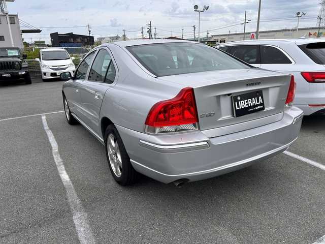 ボルボ Ｓ６０ 2．4 三重県 2006(平18)年 7.9万km シルバー