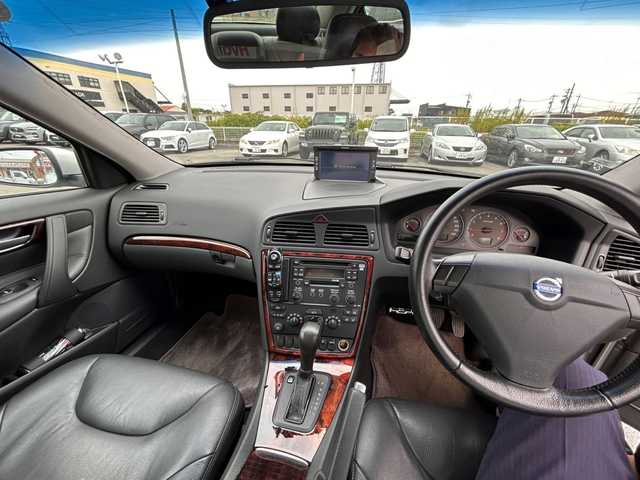 ボルボ Ｓ６０ 2．4 三重県 2006(平18)年 7.9万km シルバー