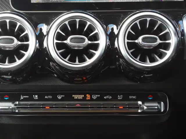 メルセデス・ベンツ ＧＬＢ２００ｄ AMGライン 埼玉県 2020(令2)年 3.7万km ポーラホワイト ブラックハーフレザーシート/アダプティブクルーズコントロール/レーダーセーフティパッケージ/パノラマサンルーフ/パークセンサー/ブラインドスポットモニター/全周囲カメラ/純正ナビ/ドラレコ/ETC/置くだけ充電/シートヒーター/フルセグTV/シートポジションメモリー機能