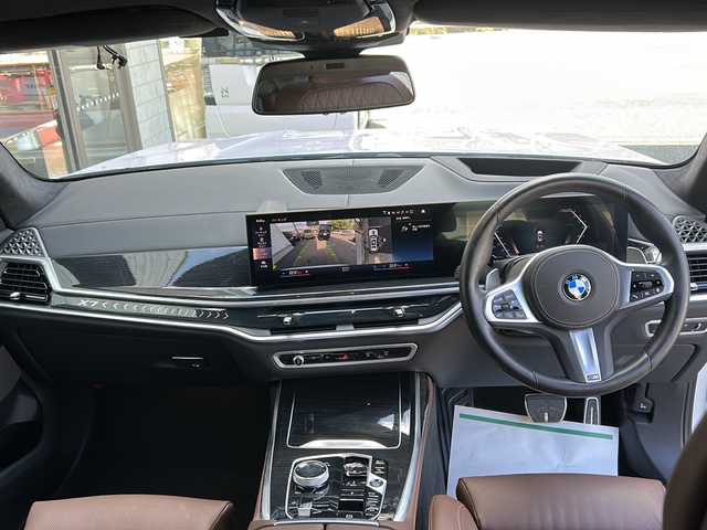 ＢＭＷ ＢＭＷ Ｘ７ xDrive40d Mスポーツ 埼玉県 2023(令5)年 1.3万km アルピンホワイトⅢ ワンオーナー/純正ナビ/スカイラウンジサンルーフ/パノラマルーフ/エアサス/保冷カップ/ハーマンカードンスピーカー/全席シートヒーター/シートマッサージDN席/ステアリングヒーター/パワーシート/パーキングアシスト/ブラインドスポットモニター/全方位カメラ/衝突軽減/側面衝突警告/レーンアシスト/追従クルコン/TRC/ダウンヒルアシストコントロール/置くだけ充電/AFS/LEDヘッド/パドルシフト/電格ミラー/保証書/スペア１