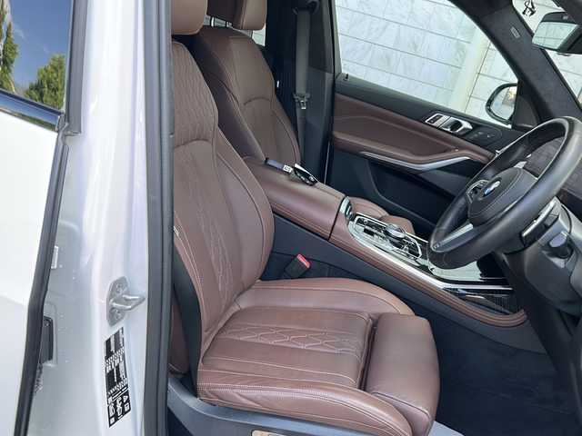 ＢＭＷ ＢＭＷ Ｘ７ xDrive40d Mスポーツ 埼玉県 2023(令5)年 1.3万km アルピンホワイトⅢ ワンオーナー/純正ナビ/スカイラウンジサンルーフ/パノラマルーフ/エアサス/保冷カップ/ハーマンカードンスピーカー/全席シートヒーター/シートマッサージDN席/ステアリングヒーター/パワーシート/パーキングアシスト/ブラインドスポットモニター/全方位カメラ/衝突軽減/側面衝突警告/レーンアシスト/追従クルコン/TRC/ダウンヒルアシストコントロール/置くだけ充電/AFS/LEDヘッド/パドルシフト/電格ミラー/保証書/スペア１