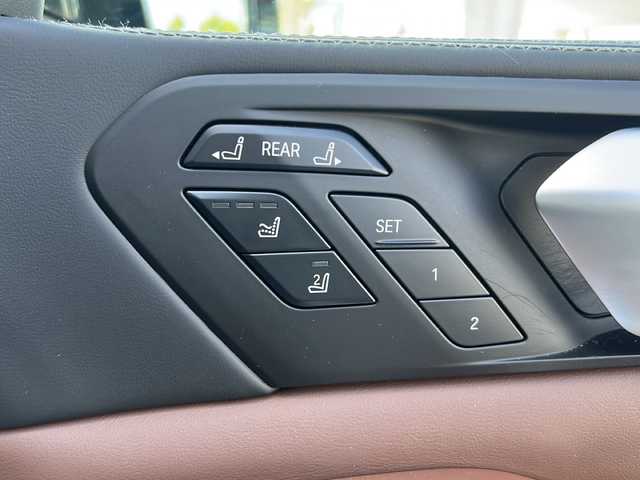 ＢＭＷ ＢＭＷ Ｘ７ xDrive40d Mスポーツ 埼玉県 2023(令5)年 1.3万km アルピンホワイトⅢ ワンオーナー/純正ナビ/スカイラウンジサンルーフ/パノラマルーフ/エアサス/保冷カップ/ハーマンカードンスピーカー/全席シートヒーター/シートマッサージDN席/ステアリングヒーター/パワーシート/パーキングアシスト/ブラインドスポットモニター/全方位カメラ/衝突軽減/側面衝突警告/レーンアシスト/追従クルコン/TRC/ダウンヒルアシストコントロール/置くだけ充電/AFS/LEDヘッド/パドルシフト/電格ミラー/保証書/スペア１